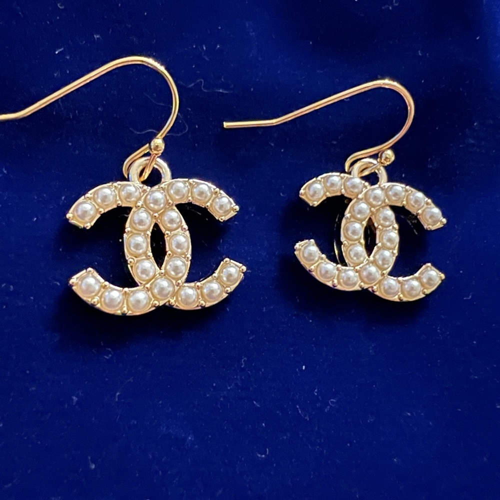 Upcycled CC earrings Gold and Pearl Earrings - Picture 2 of 3